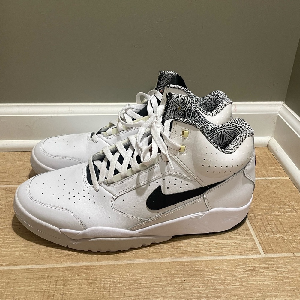 NEVER WORN Nike Air Flight Lite Mid Mens